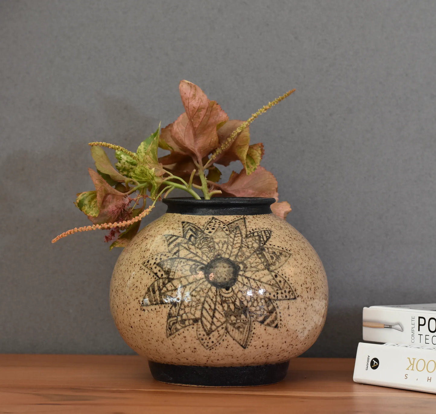 Round vase