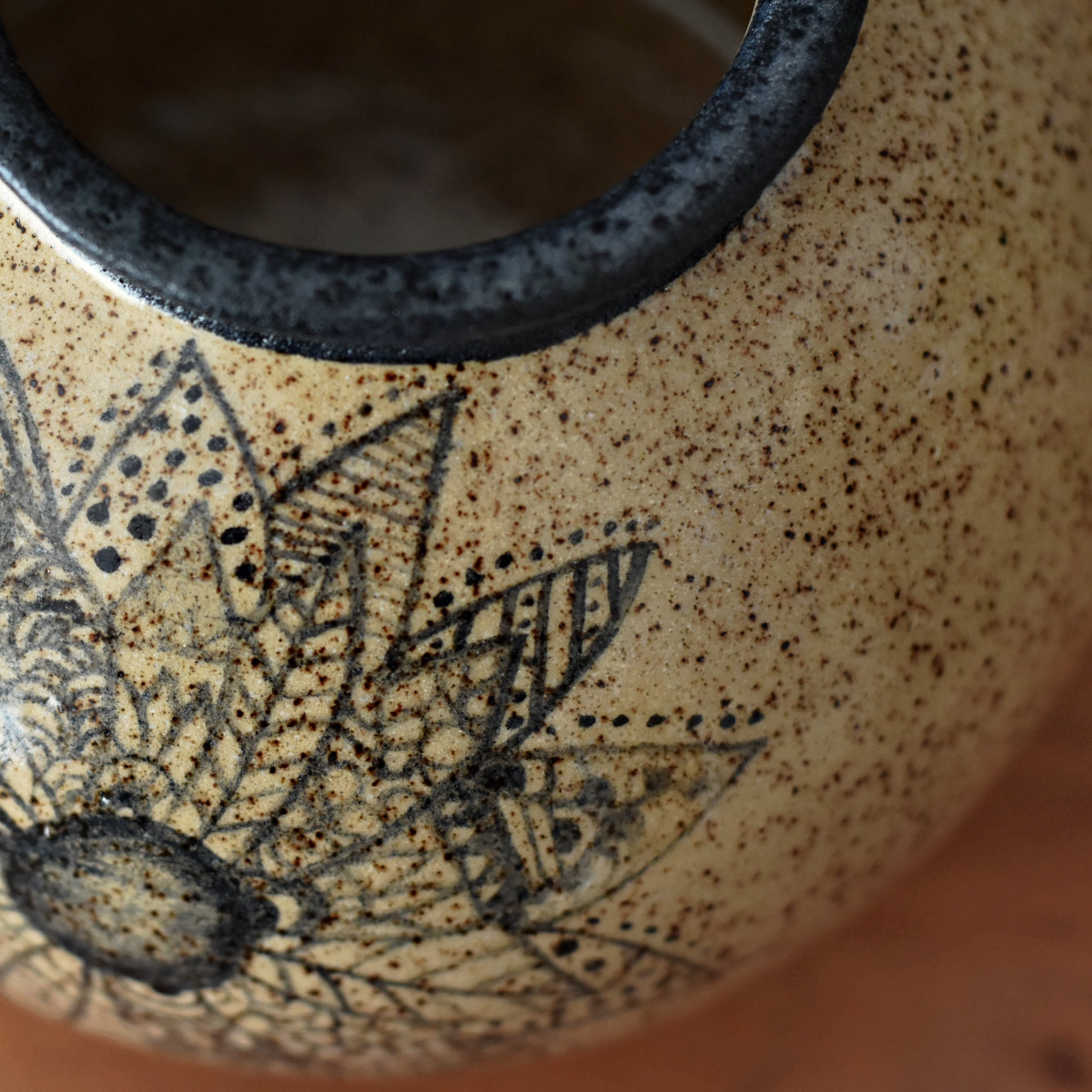 Round vase